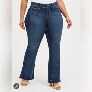 Torrid bombshell flare premium stretch 22R